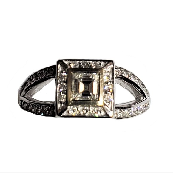 Princess & Round Brilliant Cut Diamonds Ring